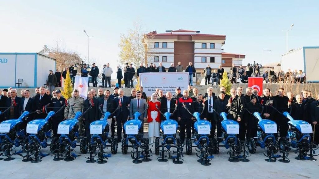 Baskil’de çiftçilere 100 adet dizel çapa makinesi dağıtıldı – Birlik Haber Ajansı