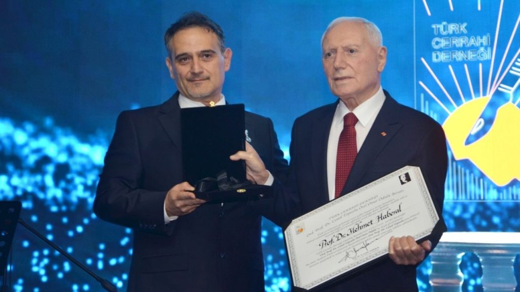 Türk Cerrahi Derneği’nin en büyük ödülü Prof. Dr. Mehmet Haberal’a – Birlik Haber Ajansı
