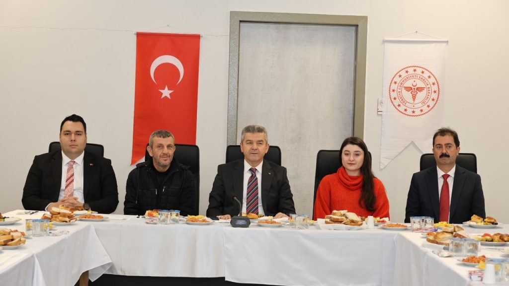 Artvin Valisi Ergün, tütün ve tütün ürünlerinin kullanımını bırakan 15 kişiye teşekkür belgesi verdi – Birlik Haber Ajansı