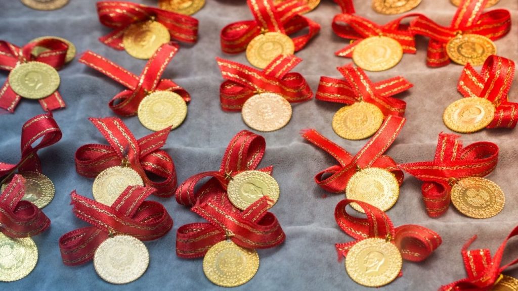 Altın haftaya rekorla başladı: Gram 6.499 TL – Birlik Haber Ajansı