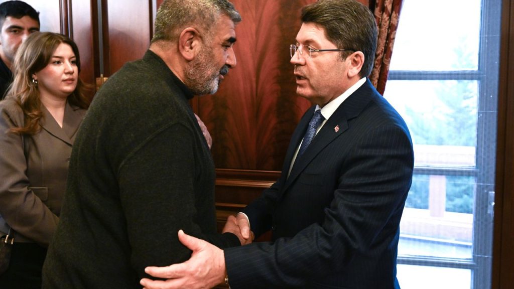 Adalet Bakanı Yılmaz Tunç, Rojin Kabaiş’in ailesiyle görüştü – Birlik Haber Ajansı