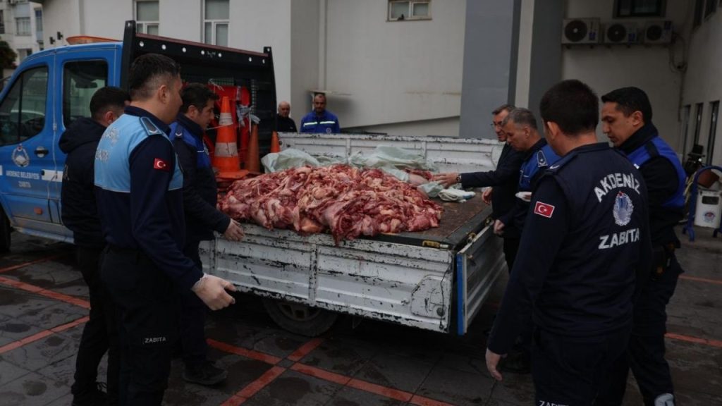 Mersin’de kamyonette 500 kilo bozuk et ele geçirildi – Birlik Haber Ajansı