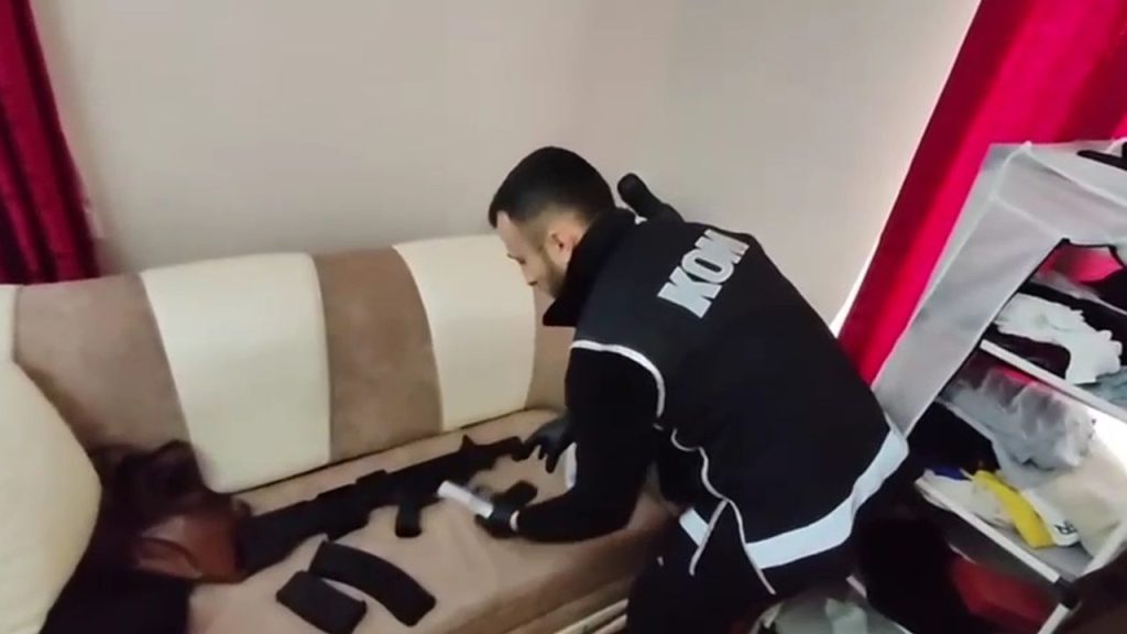 Kars’ta yasa dışı silah ticareti operasyonu: 8 gözaltı